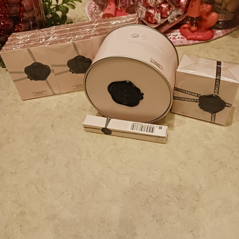 Flowerbomb Body Powder, Soap, Samples, Travel Spray